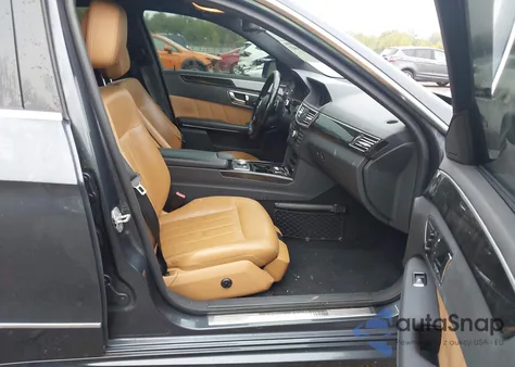 2010 Mercedes-Benz E 550 from USA, damaged, VIN WDDHF7CB9AA027075